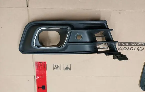 Renault Captur Front fog light trim/grill 261A24736R