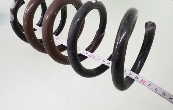 Toyota RAV 4 (XA40) Rear coil spring