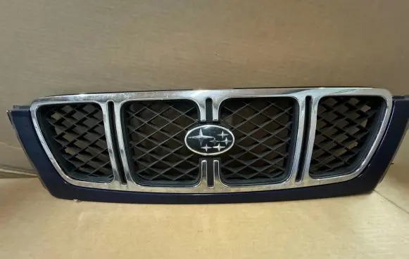 Subaru Forester SF Front bumper upper radiator grill