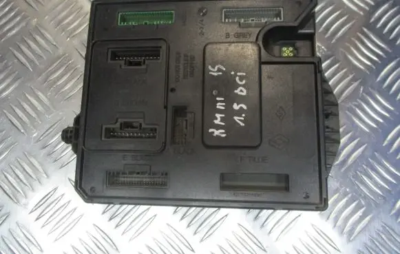 Renault Megane III Fuse box set 284B15986R