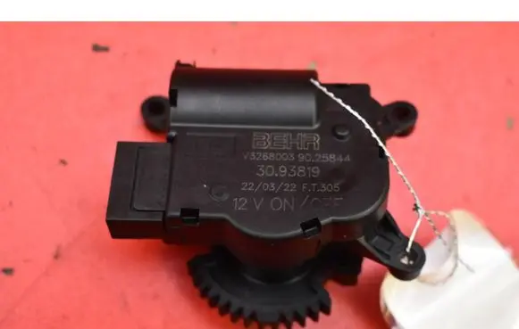Skoda Fabia Mk1 (6Y) Air flap motor/actuator V3268003