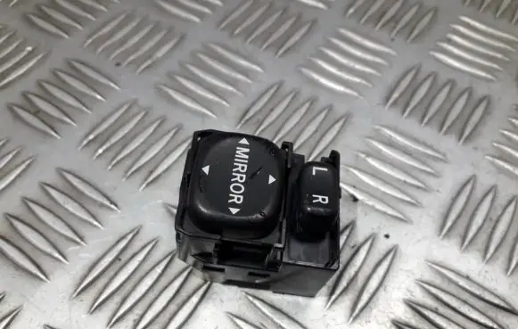 Toyota Corolla Verso AR10 Wing mirror switch 183574