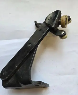 Volkswagen Caddy Sliding door lower roller guide/hinge 2k0843397a 2K0843397A