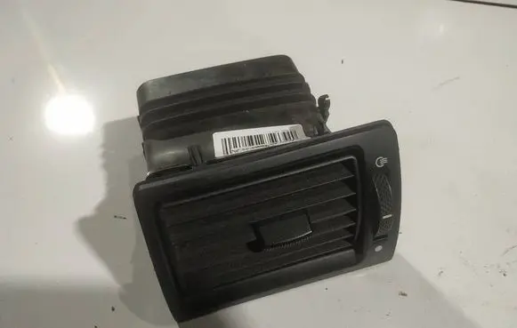 Ford Mondeo Mk III Dashboard side air vent grill/cover trim 