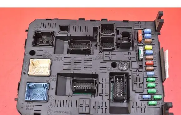 Peugeot 308 Fuse box set 9666895780