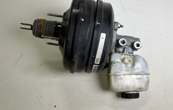 Ford Mustang V Brake booster DR332B195GA