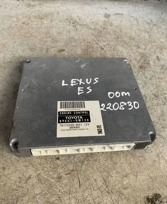 Lexus ES 250 - 300 - 330 Engine control unit/module 896610W120 TN1752003851