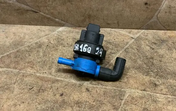 Mercedes-Benz C W204 Turbo solenoid valve A0004703393