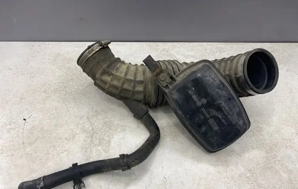 Nissan Pathfinder R51 Air intake hose/pipe EB301 90071008