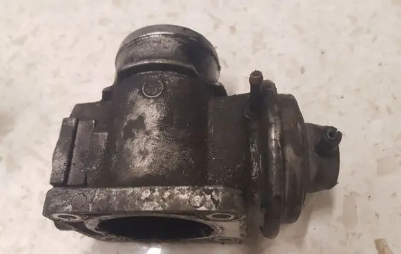 BMW 5 E39 EGR valve 11712247177