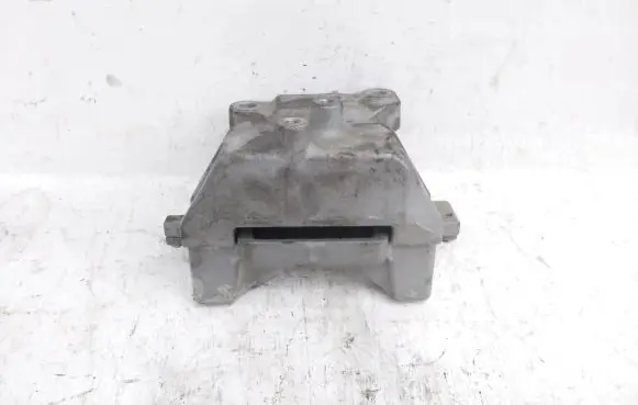 Mitsubishi Outlander Engine mount bracket