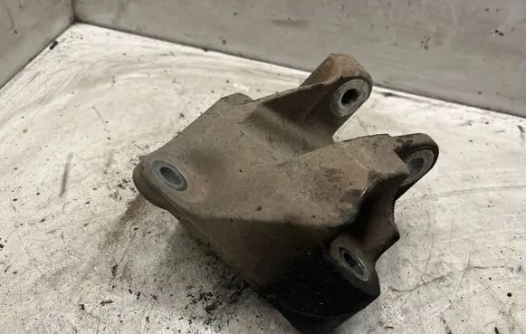 Nissan Qashqai+2 Engine mounting bracket 11332JD700