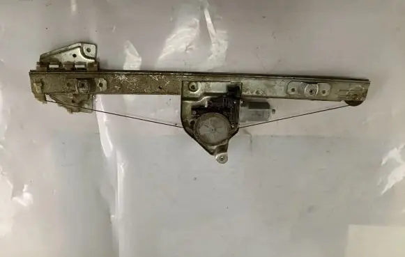 Suzuki Grand Vitara II Rear door window regulator with motor 8346065J00 2621003530