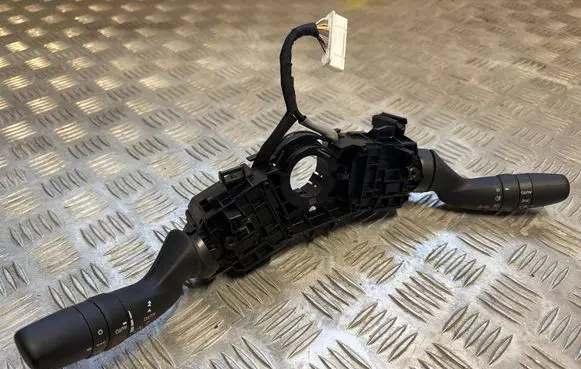 Toyota Yaris Cross Wiper turn signal indicator stalk/switch 