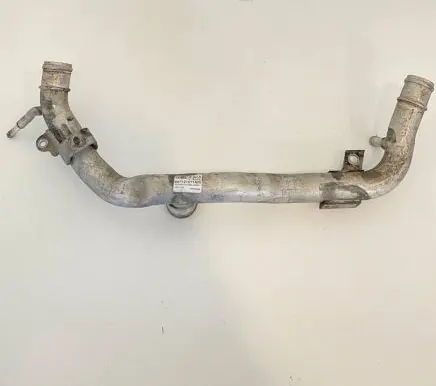 Volkswagen Touareg II Engine coolant pipe/hose 057121071AM