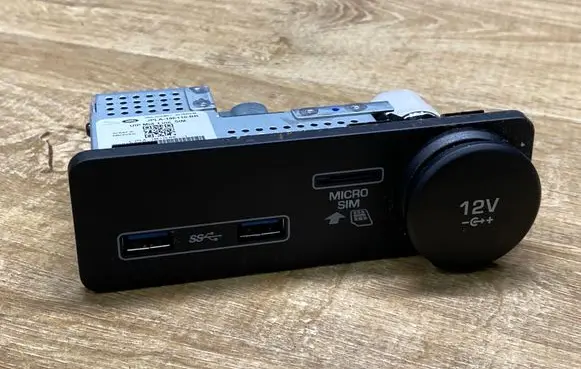 Land Rover Range Rover Sport L494 USB socket connector JPLA19E110BB 2019W236