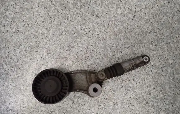 Subaru Forester SH Alternator belt tensioner 