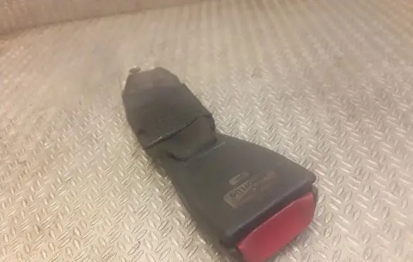 BMW 7 E38 Middle seatbelt buckle (rear) 8174360