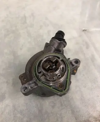 Nissan Qashqai J12 Vacuum pump 146508066r
