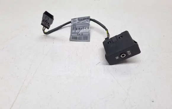BMW X3 E83 AUX in-socket connector 342863801