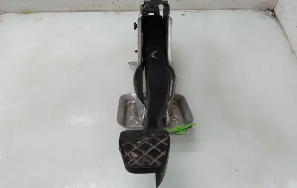 Volkswagen Golf Plus Brake pedal 1K1721057N