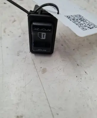 Nissan Primera Central locking switch button 