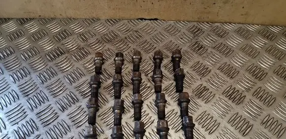 Volkswagen PASSAT CC Nuts/bolts 