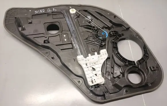 Rear door manual window regulator