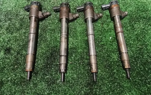 Opel Insignia A Fuel injector 0445110713