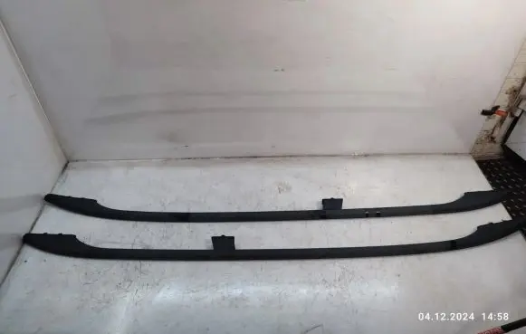 Roof bar rail