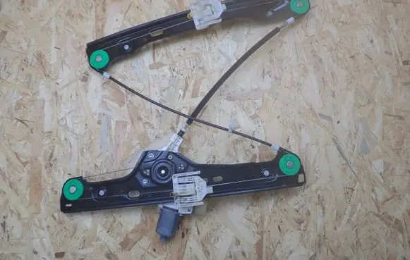 BMW 3 E90 E91 Front door window regulator with motor 7060266 7140588