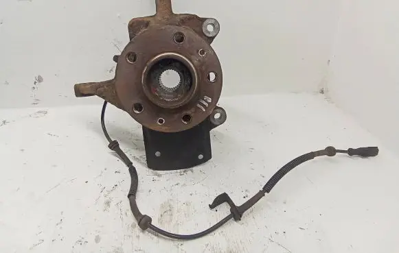 Opel Vivaro Front wheel hub spindle knuckle