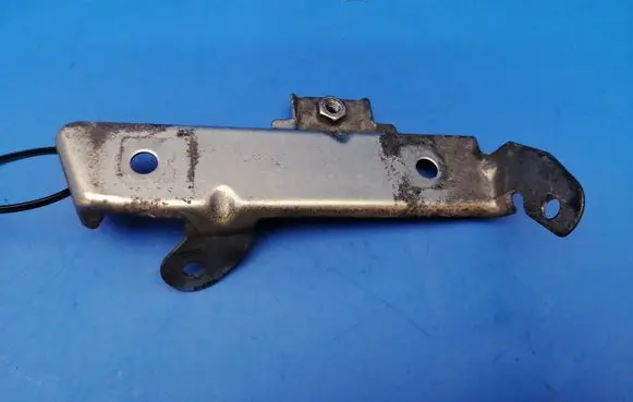 Mercedes-Benz CLS C219 Engine mounting bracket A6421410040