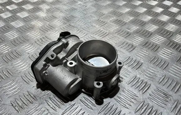 Ford Kuga III Throttle body valve DS7E-9F991-AK