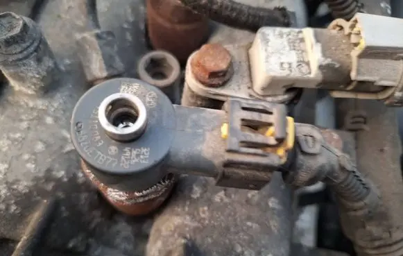 Suzuki Ignis Fuel injector 0445110083