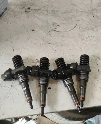 Skoda Octavia Mk2 (1Z) Fuel injectors set 038130073AG