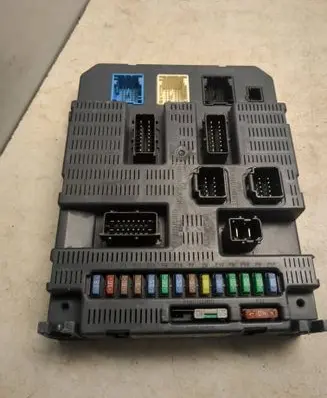 Peugeot 308 Fuse module 9663798180 1144925270108 2620693280108