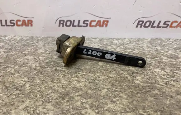 Mitsubishi L200 Front door check strap stopper