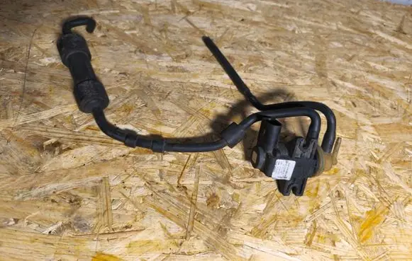 Skoda Octavia Mk3 (5E) Vacuum line/pipe/hose 04L131051