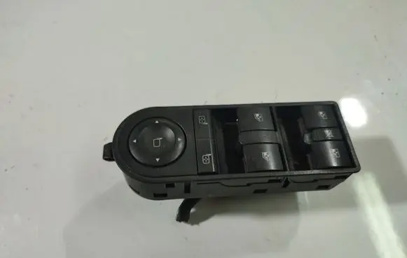 Opel Zafira B Electric window control switch 13228699