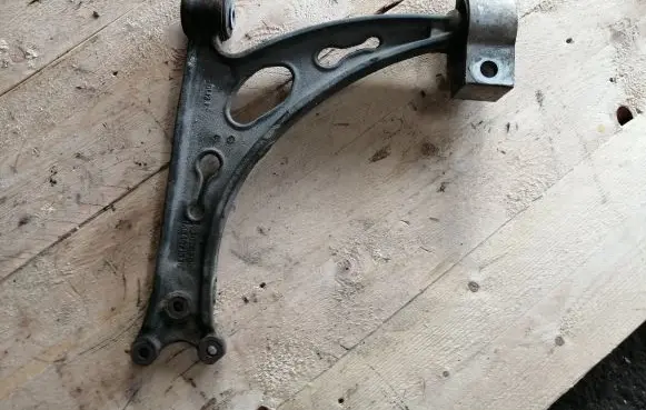 Volkswagen Scirocco Front lower control arm/wishbone 1K0407153G