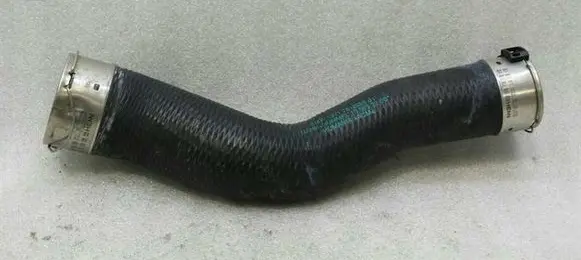 BMW 5 F10 F11 Intercooler hose/pipe 7612095