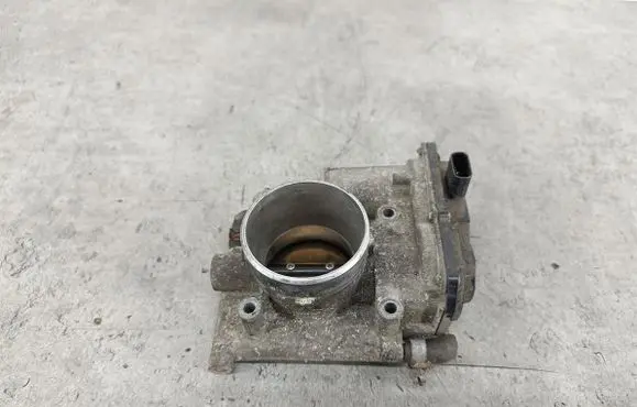 Mazda 5 Throttle body valve L3R413640