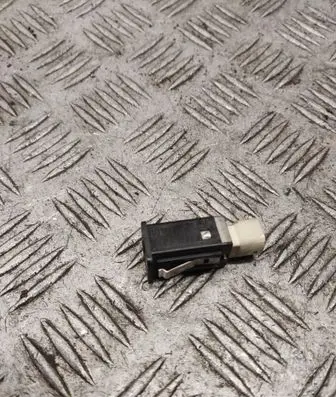 BMW 3 E90 E91 USB socket connector 9167169