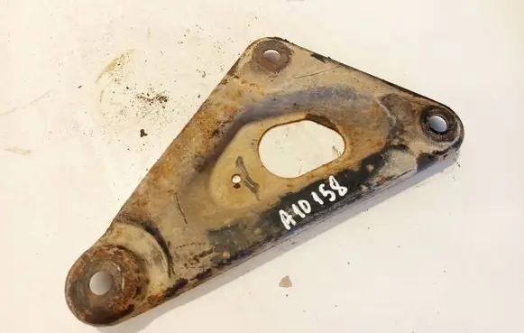 Opel Zafira A Engine mounting bracket