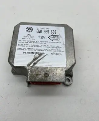 Volkswagen Golf III Airbag control unit/module 6N0909603 48950305 5WK4137