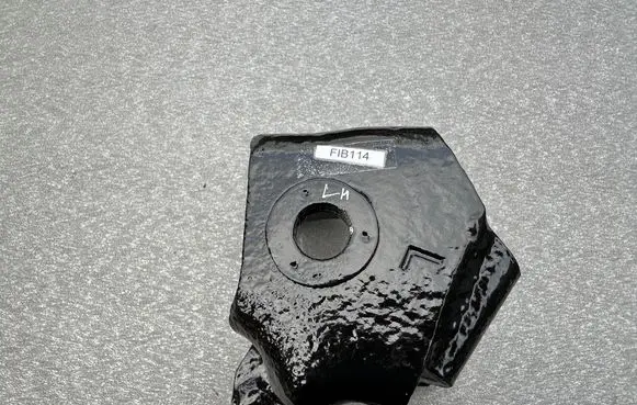 Nissan Patrol Y61 Front shock absorber mounting bracket 56115VB000