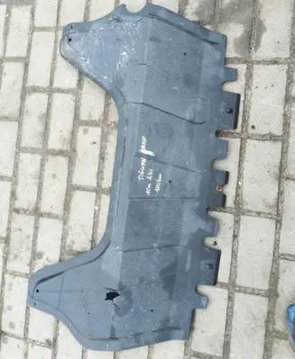 Volkswagen Tiguan Front bumper skid plate/under tray 5N0825235