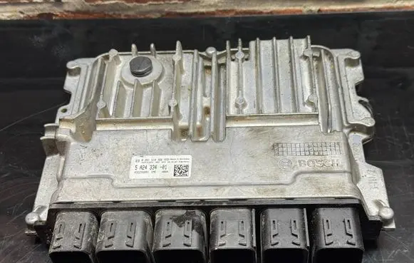 BMW 2 F44 Engine control unit/module 0261510365 5A24334