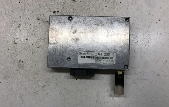 Audi A4 S4 B7 8E 8H Bluetooth control unit module 8P0862335Q